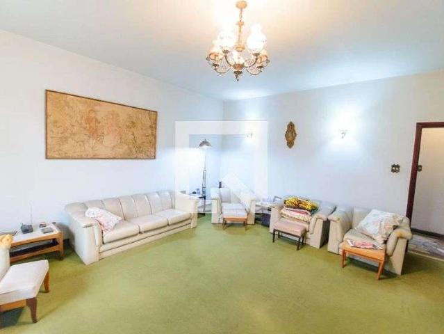 Casa / Sobrado para Locação em Taubaté/SP Centro 4 Quartos