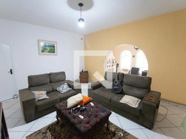 Casa / Sobrado para Locação em Taubaté/SP Centro 6 Quartos