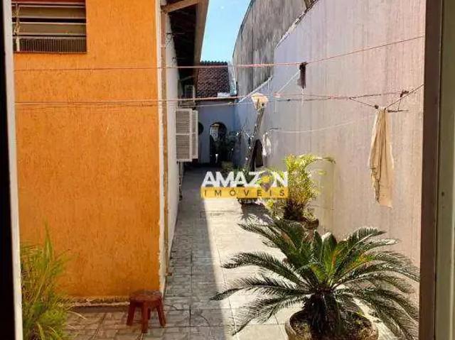 Casa / Sobrado para Locação em Taubaté/SP Centro 6 Quartos