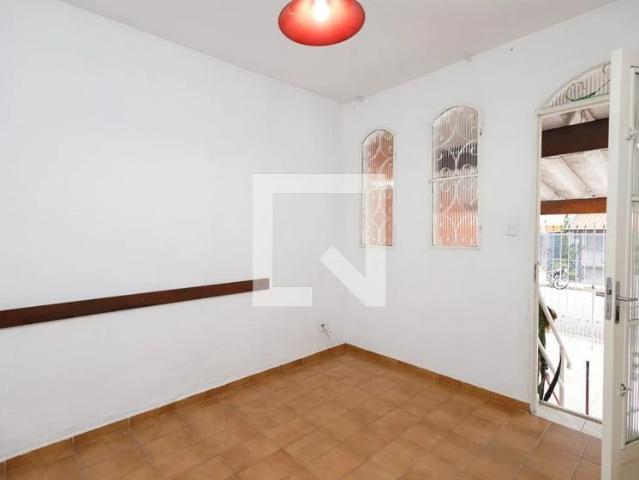 Casa / Sobrado para Locação em Taubaté/SP Centro 2 Quartos