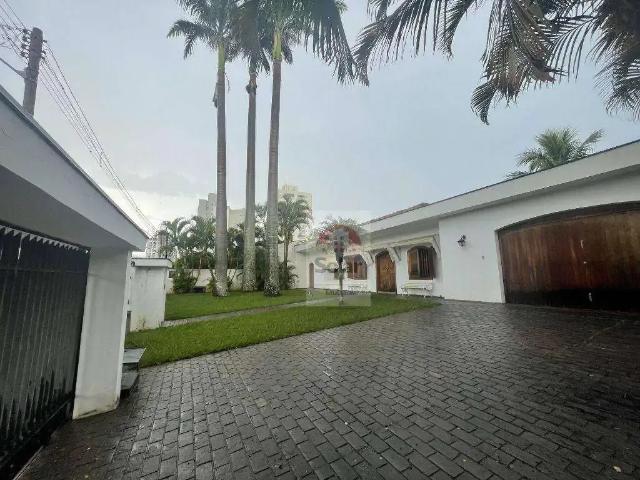 Casa / Sobrado para Locação em Taubaté/SP Jardim das Nações 5 Quartos