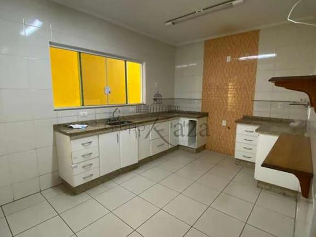 Casa / Sobrado para Locação em Taubaté/SP Lavadouro de Areia 3 Quartos
