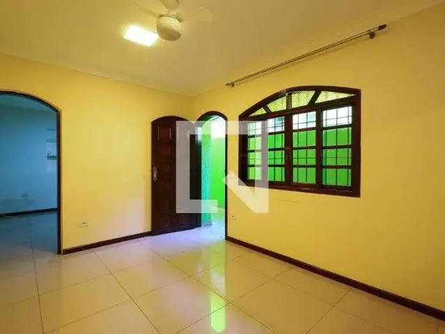 Casa / Sobrado para Locação em Taboão da Serra/SP Jardim Record 2 Quartos