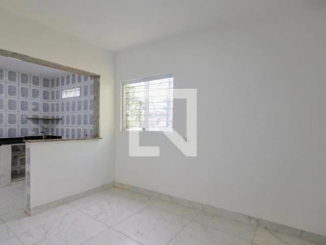 Casa / Sobrado para Locação em Taboão da Serra/SP Parque Pinheiros 2 Quartos