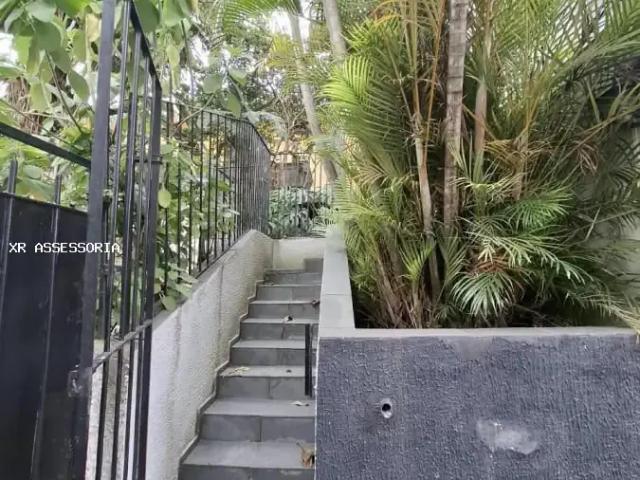 Casa / Sobrado para Locação em Taboão da Serra/SP Parque Pinheiros 2 Quartos
