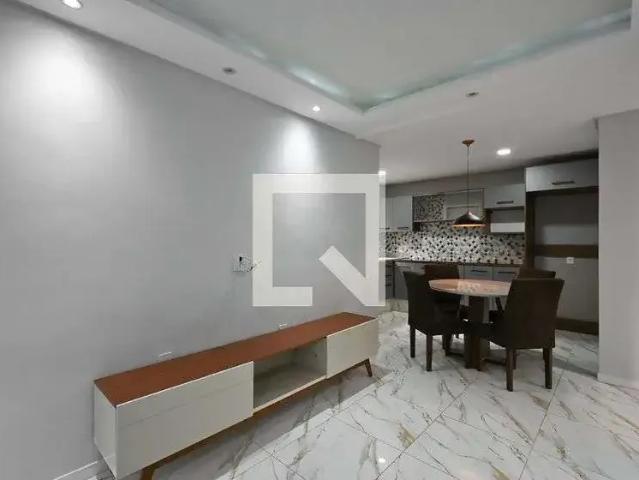 Casa / Sobrado para Locação em Taboão da Serra/SP Vila Santa Luzia 2 Quartos
