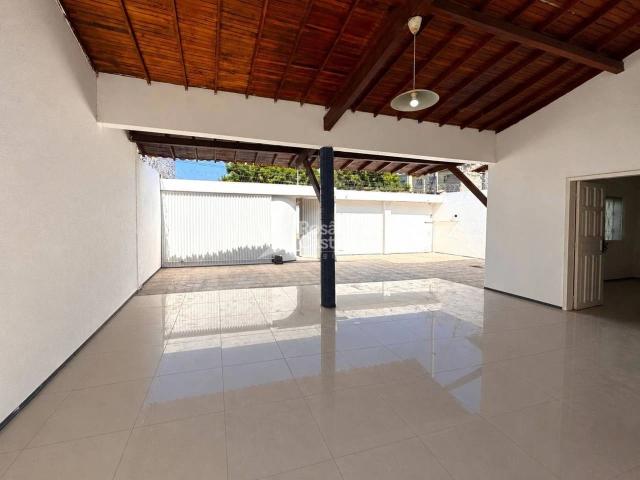 Casa / Sobrado para Locação em Teresina/PI Vermelha 5 Quartos
