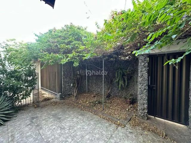 Casa / Sobrado para Locação em Teresina/PI São Cristóvão 5 Quartos
