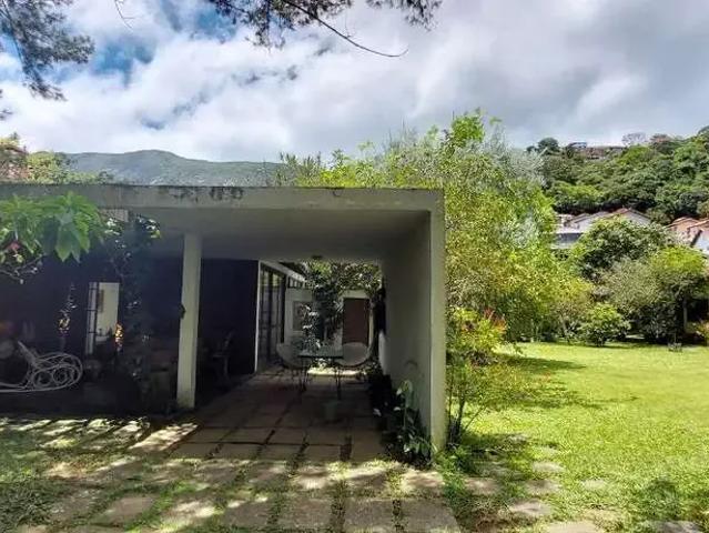 Casa / Sobrado para Locação em Teresópolis/RJ Alto 4 Quartos