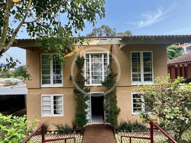 Casa / Sobrado para Locação em Teresópolis/RJ Alto 4 Quartos