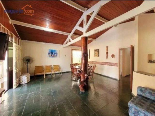 Casa / Sobrado para Locação em Ubatuba/SP Centro 4 Quartos