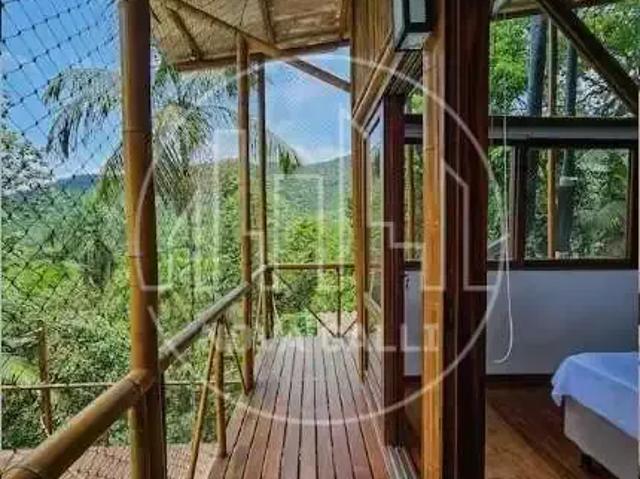 Casa / Sobrado para Locação em Ubatuba/SP Corcovado 4 Quartos