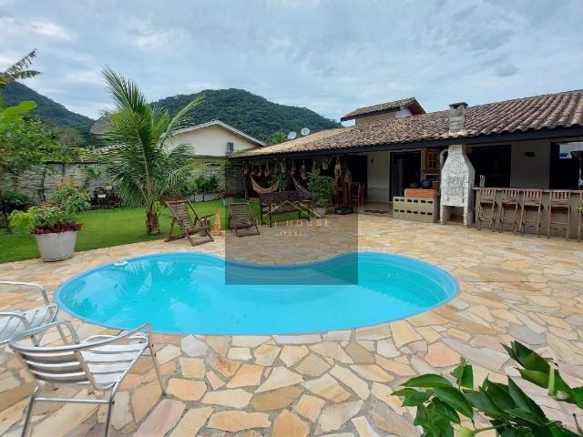 Casa / Sobrado para Locação em Ubatuba/SP Horto 4 Quartos