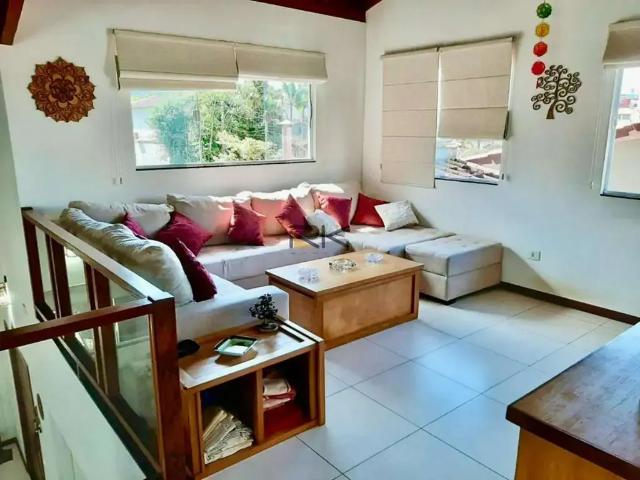 Casa / Sobrado para Locação em Ubatuba/SP Toninhas 4 Quartos