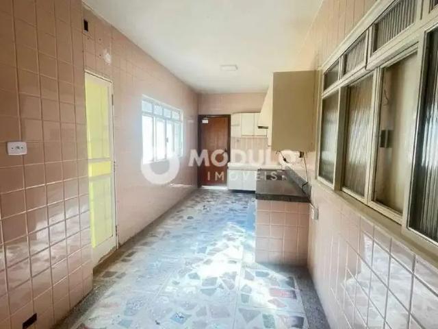 Casa / Sobrado para Locação em Uberlândia/MG Martins 3 Quartos