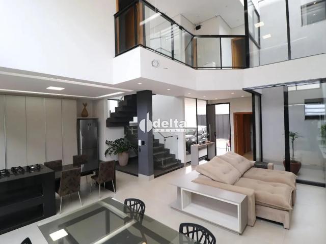 Casa / Sobrado para Locação em Uberlândia/MG Minas Gerais 4 Quartos