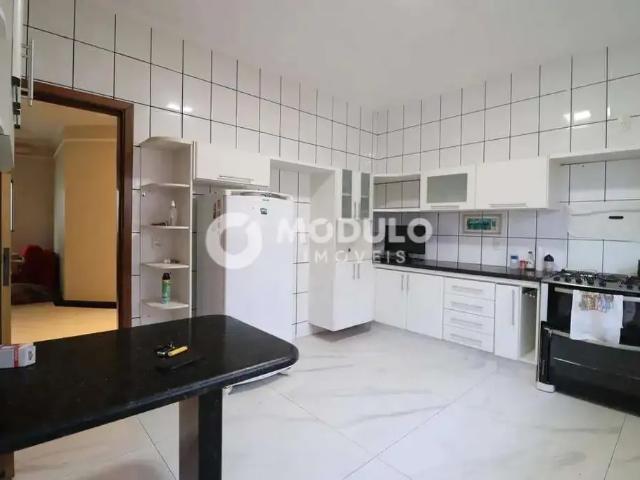 Casa / Sobrado para Locação em Uberlândia/MG Morada da Colina 4 Quartos