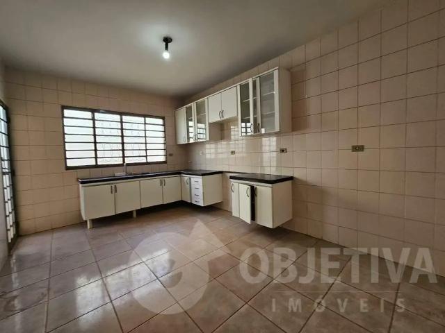 Casa / Sobrado para Locação em Uberlândia/MG Morada da Colina 4 Quartos