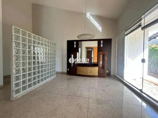 Casa / Sobrado para Locação em Uberlândia/MG Morada da Colina 5 Quartos