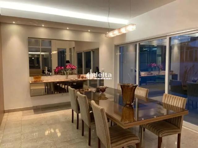 Casa / Sobrado para Locação em Uberlândia/MG Morada da Colina 5 Quartos