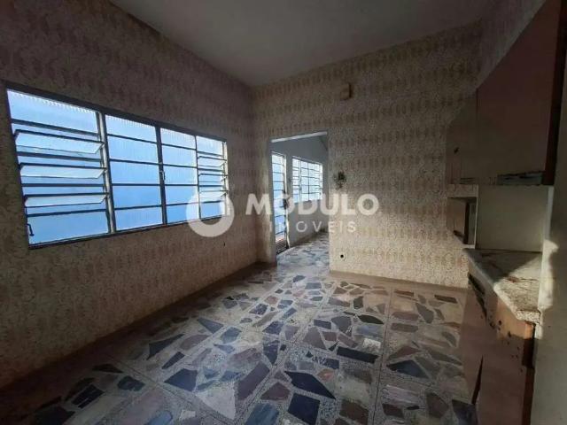 Casa / Sobrado para Locação em Uberlândia/MG Nossa Senhora Aparecida 2 Quartos