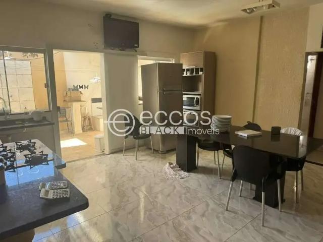 Casa / Sobrado para Locação em Uberlândia/MG Nossa Senhora Aparecida 2 Quartos