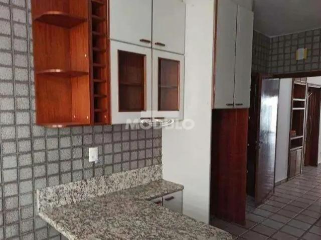 Casa / Sobrado para Locação em Uberlândia/MG Nossa Senhora Aparecida 4 Quartos