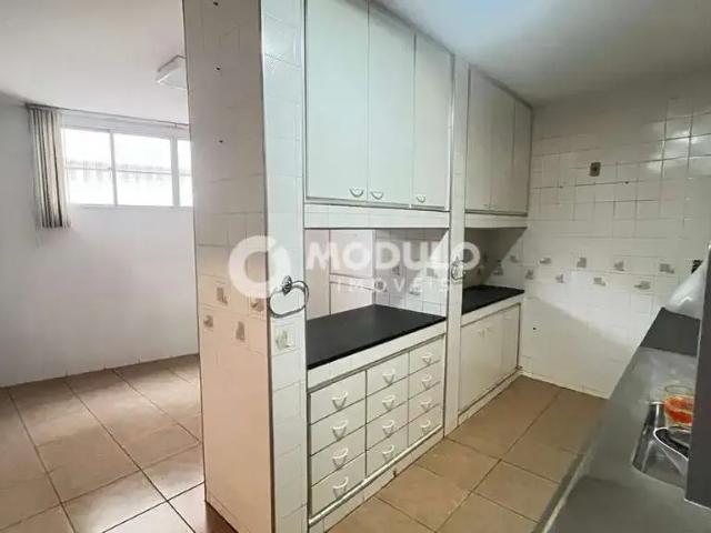 Casa / Sobrado para Locação em Uberlândia/MG Nossa Senhora Aparecida 4 Quartos