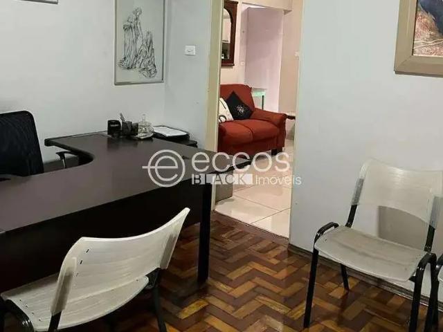 Casa / Sobrado para Locação em Uberlândia/MG Nossa Senhora Aparecida 4 Quartos