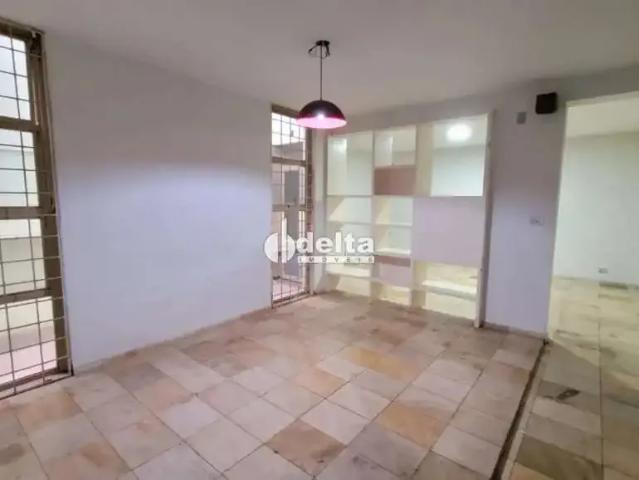 Casa / Sobrado para Locação em Uberlândia/MG Nossa Senhora Aparecida 5 Quartos
