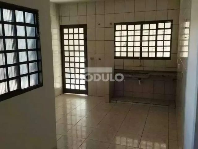 Casa / Sobrado para Locação em Uberlândia/MG Nossa Senhora Aparecida 5 Quartos