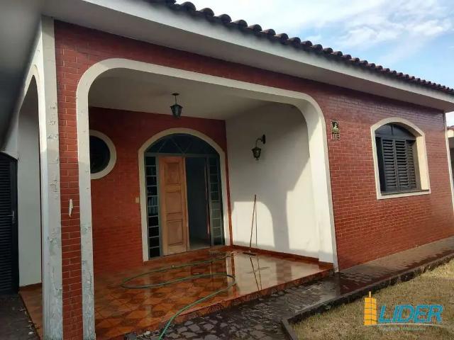 Casa / Sobrado para Locação em Uberlândia/MG Nossa Senhora Aparecida 6 Quartos