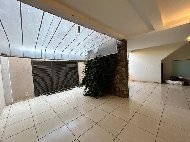 Casa / Sobrado para Locação em Uberlândia/MG Nossa Senhora Aparecida 6 Quartos