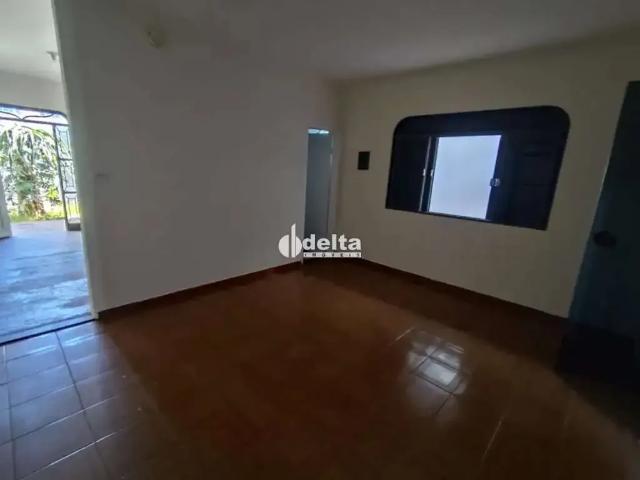 Casa / Sobrado para Locação em Uberlândia/MG Nossa Senhora Aparecida 8 Quartos