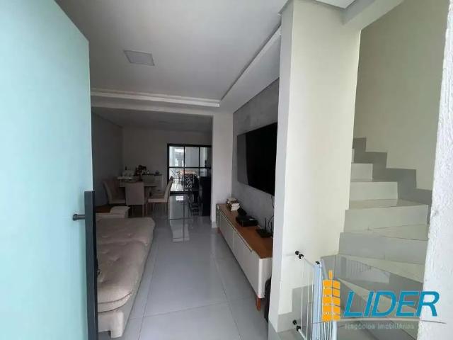 Casa / Sobrado para Locação em Uberlândia/MG Novo Mundo 3 Quartos