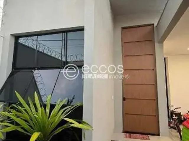 Casa / Sobrado para Locação em Uberlândia/MG Novo Mundo 4 Quartos