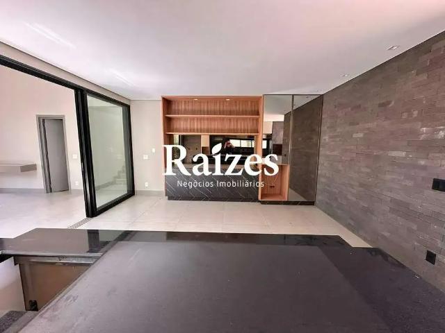 Casa / Sobrado para Locação em Uberlândia/MG Nova Uberlândia 4 Quartos