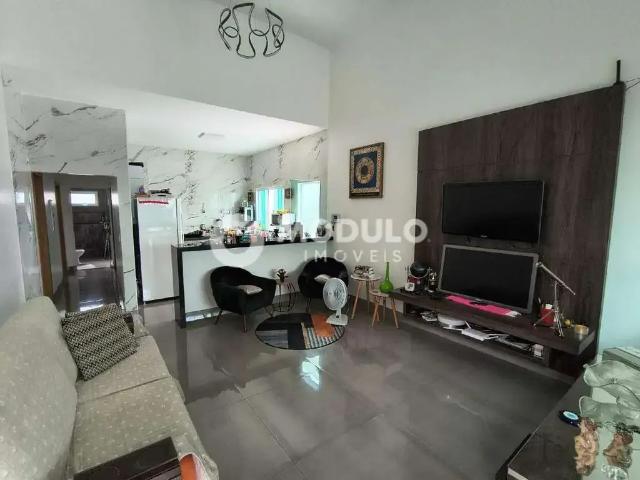 Casa / Sobrado para Locação em Uberlândia/MG Nova Uberlândia 3 Quartos