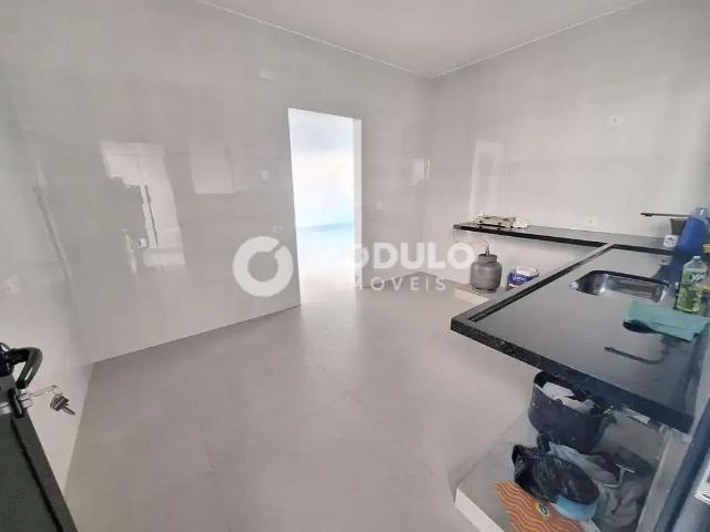 Casa / Sobrado para Locação em Uberlândia/MG Nova Uberlândia 3 Quartos