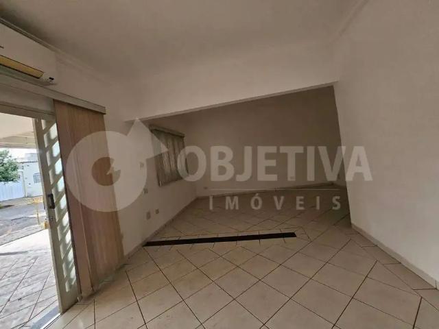 Casa / Sobrado para Locação em Uberlândia/MG Osvaldo Rezende 3 Quartos