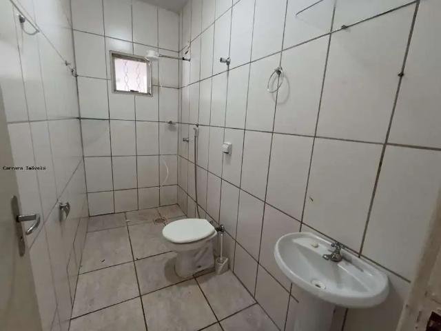 Casa / Sobrado para Locação em Uberlândia/MG Alto Umuarama 2 Quartos