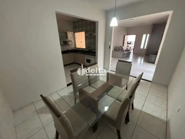 Casa / Sobrado para Locação em Uberlândia/MG Alto Umuarama 4 Quartos