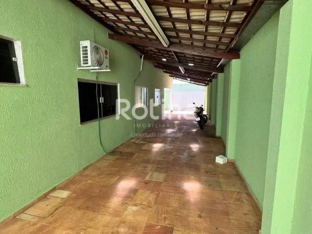 Casa / Sobrado para Locação em Uberlândia/MG Alto Umuarama 4 Quartos