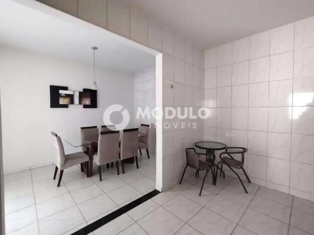 Casa / Sobrado para Locação em Uberlândia/MG Alto Umuarama 4 Quartos