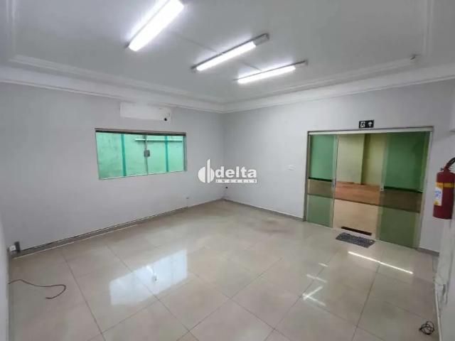 Casa / Sobrado para Locação em Uberlândia/MG Alto Umuarama 4 Quartos