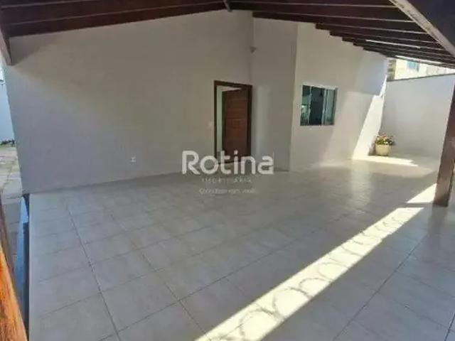 Casa / Sobrado para Locação em Uberlândia/MG Alto Umuarama 4 Quartos