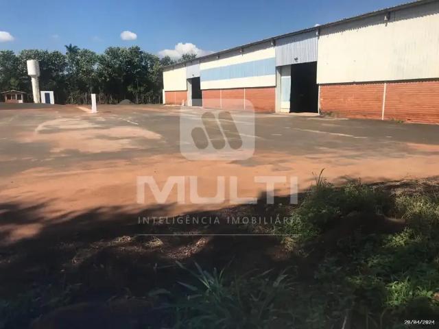 Casa / Sobrado para Locação em Uberlândia/MG Área Rural de Uberlândia 1 Quartos
