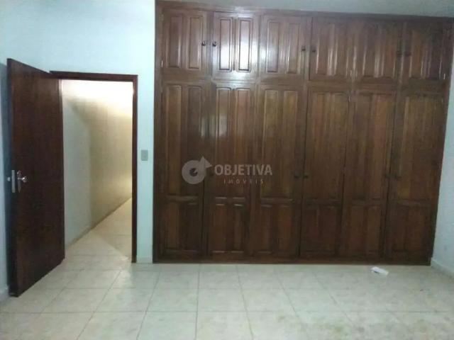 Casa / Sobrado para Locação em Uberlândia/MG Bom Jesus 6 Quartos