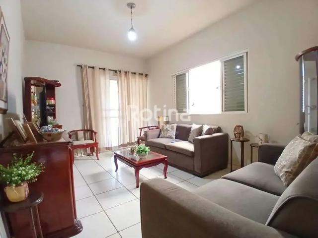 Casa / Sobrado para Locação em Uberlândia/MG Brasil 5 Quartos