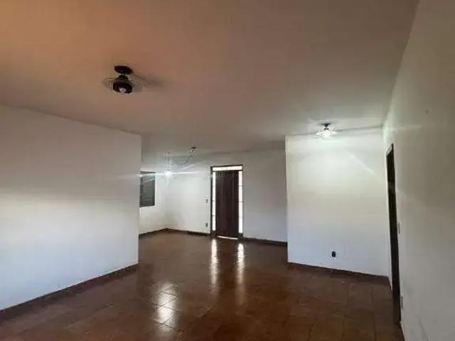Casa / Sobrado para Locação em Uberlândia/MG Brasil 3 Quartos